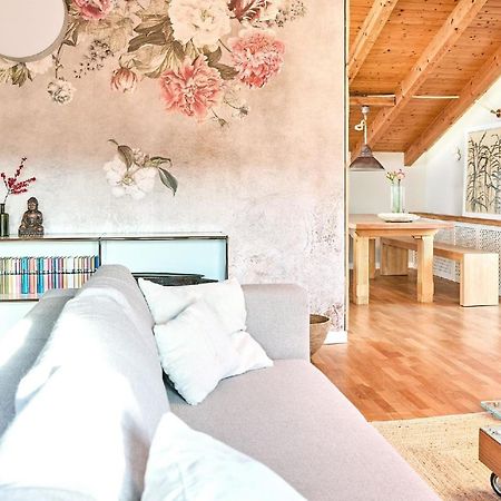 Stillvolle Ferienwohnung Mit Balkon, Fusslaeufig Zum Chiemsee 于伯塞 外观 照片