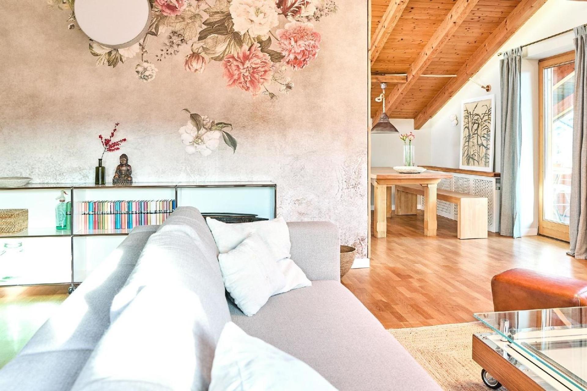 Stillvolle Ferienwohnung Mit Balkon, Fusslaeufig Zum Chiemsee 于伯塞 外观 照片